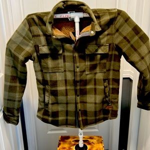 Voyager fleece lined jacket men’s size small Olive plaid color